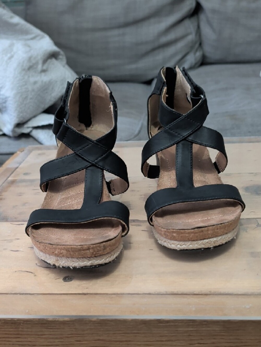 Adrienne Vittadini Black Leather Strappy Wedge Sandals Women's 8.5/9 - Picture 2 of 6